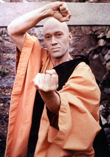 david-carradine-as-kwai-chang-caine.jpg
