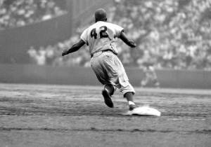 jackie-robinson-1956_