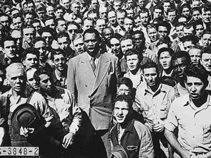 Paul Robeson and Shipyard Workers singing "The Star Spangled Banner" 1942