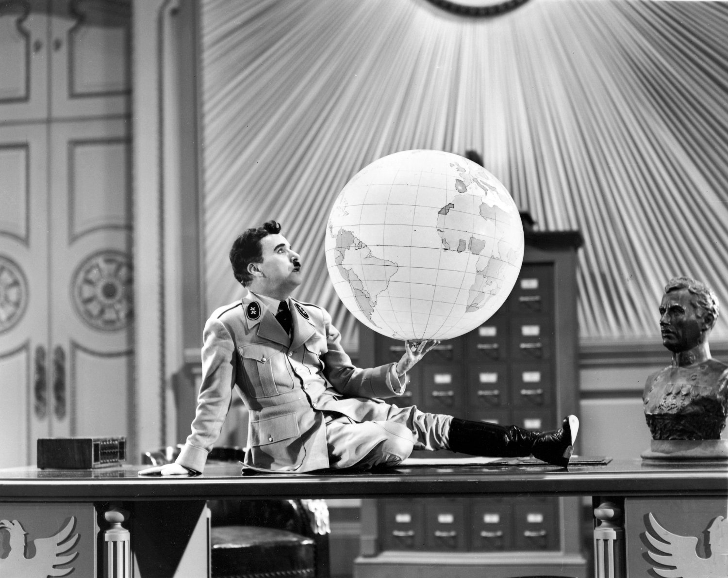 Charlie Chaplin The Great Dictator 1940
